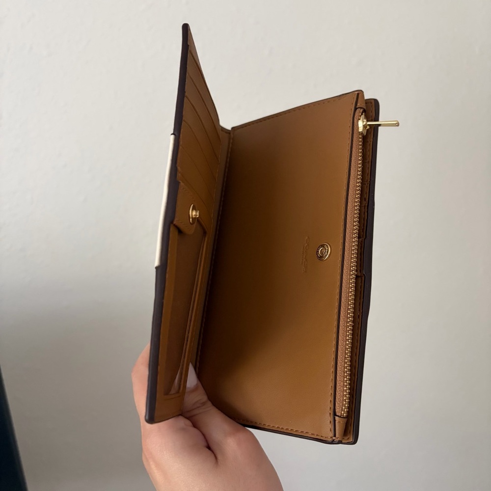 COACH SLIM ZIP WALLET NWOT - Picture 9 of 9